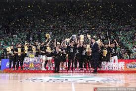 误判，意丁联赛中皮球从边网打进，裁判判罚进球有效